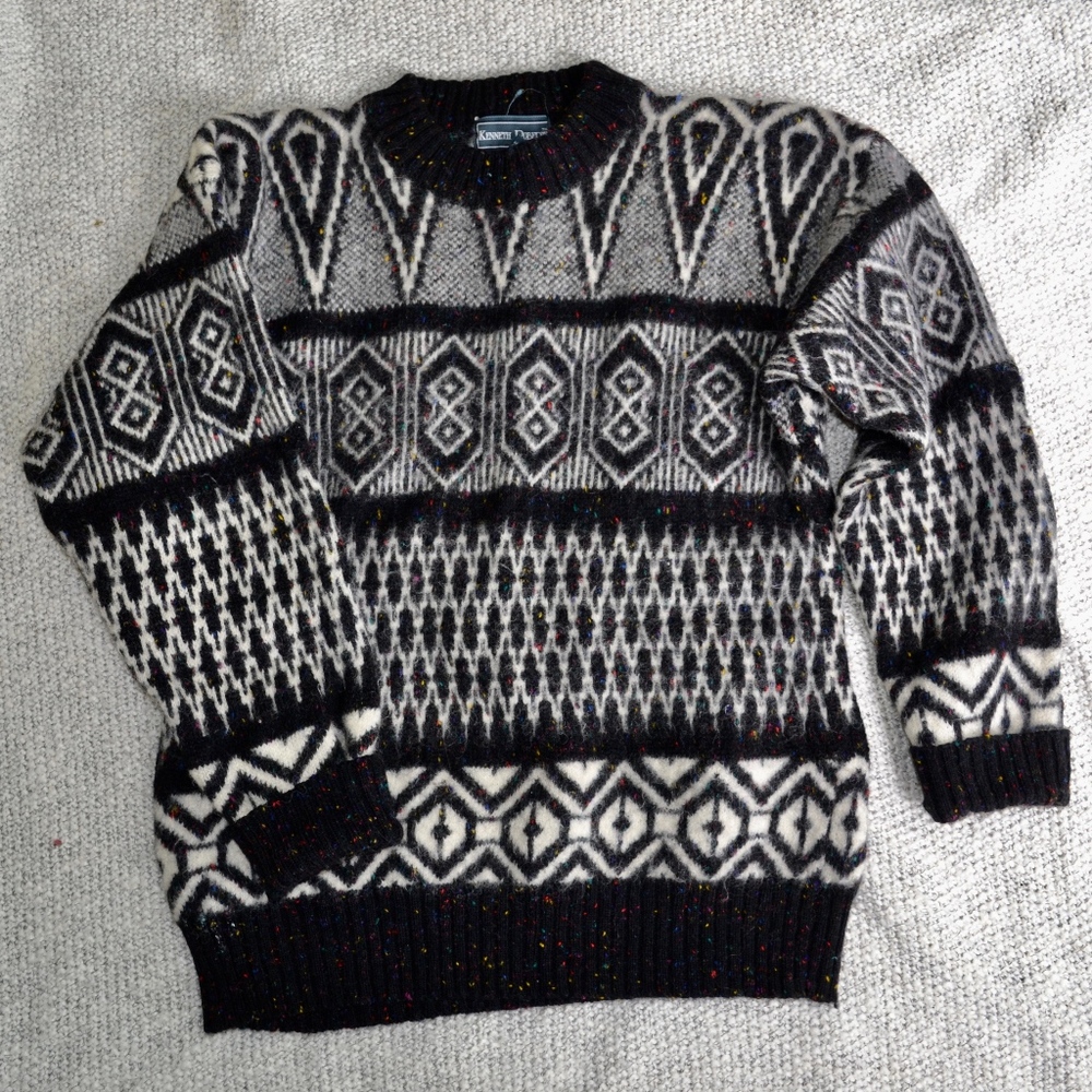 UNIQUE Vintage Print Sweater